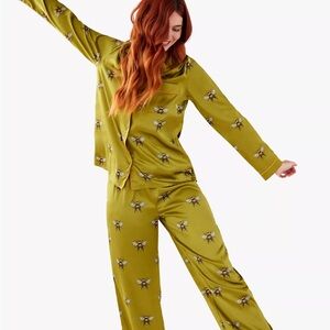 Olive Green Bee Print Women's Pajama Set